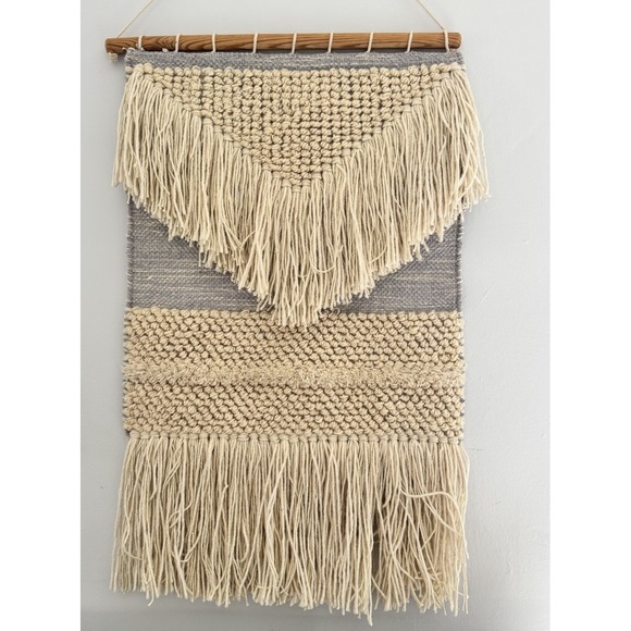 The Unbranded Brand Other - Handwoven Wool Macrame Wall Hanging Art Boho Fringe Tapestry Cream Gray 31x19"
